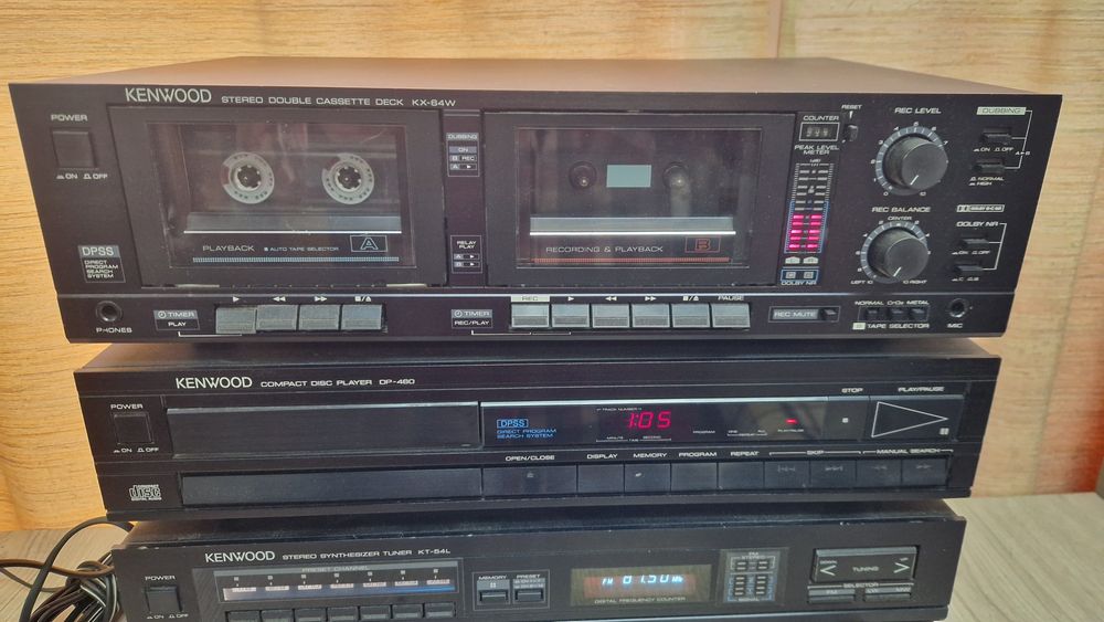 Стійка Kenwood: кас.дека, CD програвач, тюнер, підсилювач
