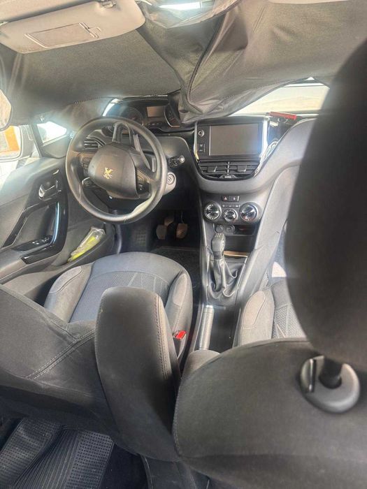 Peugeot 208 — fotografia 9