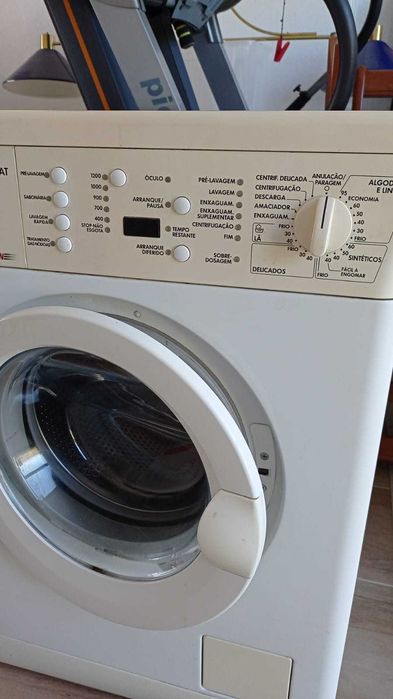 Máquina de Lavar Roupa AEG Lavamat L 60820 – Usada em Ótimo Estado