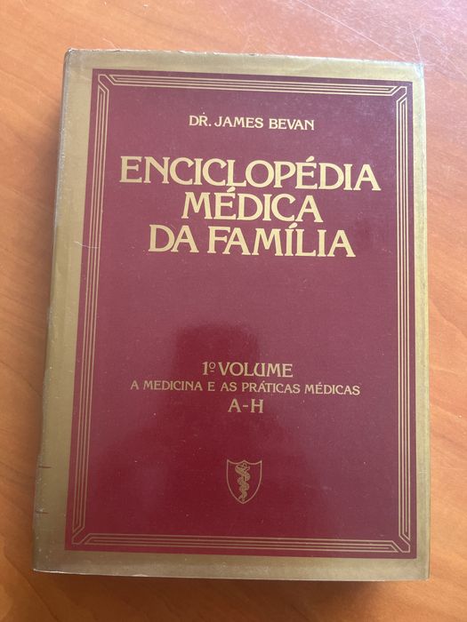 Enciclopédia Médica da Família,  de Dr James Bevan - 4 Volumes