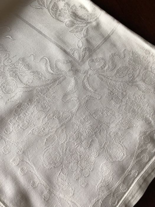 Toalha de mesa branca adamascada