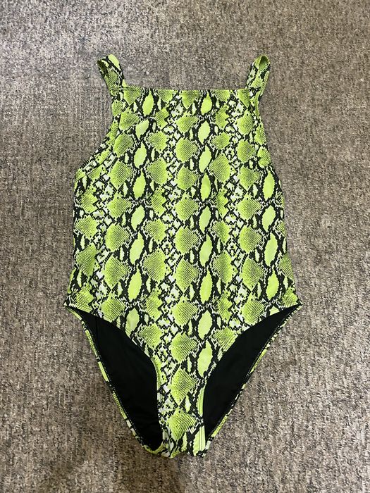 Суцільний купальник