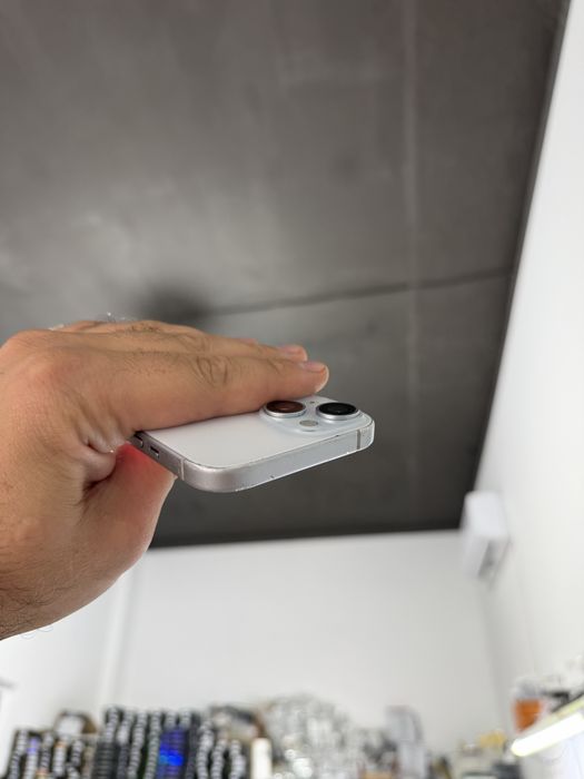 Apple Iphone 15 128 gb Neverlock  айфон 15 білий
