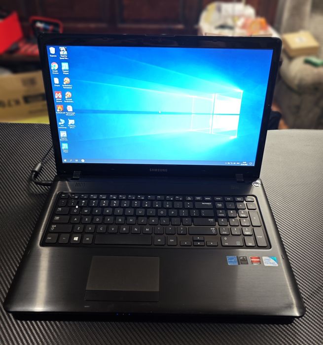 Duży Laptop 17.3 cala Samsung NP350 (Pentium / 8GB / SSD / Grafika Rad