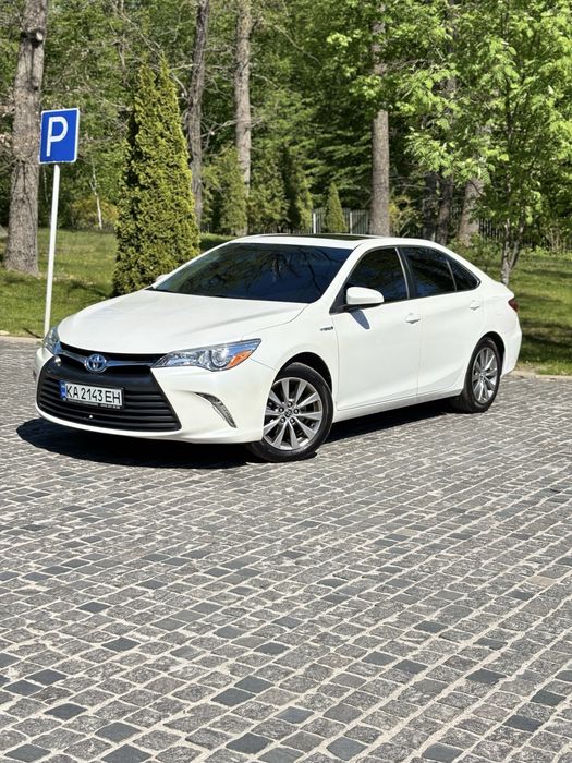 Тoyota Camry XLE Hybrid Тойота Камри