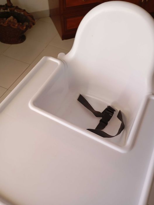 Cadeira de refeições criança com suporte para os pés
