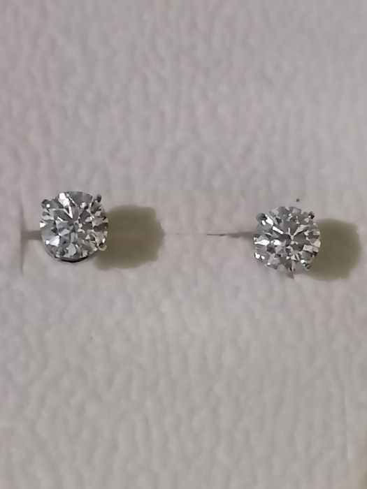 Пуссеты 0,5 ct с бриллиантом lab grown