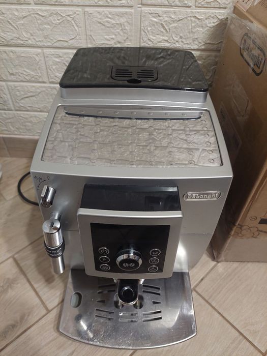 Кавоварка ковова машинка DeLonghi ECAM