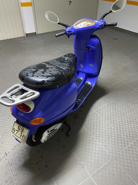 Scooter VESPA em bom estado