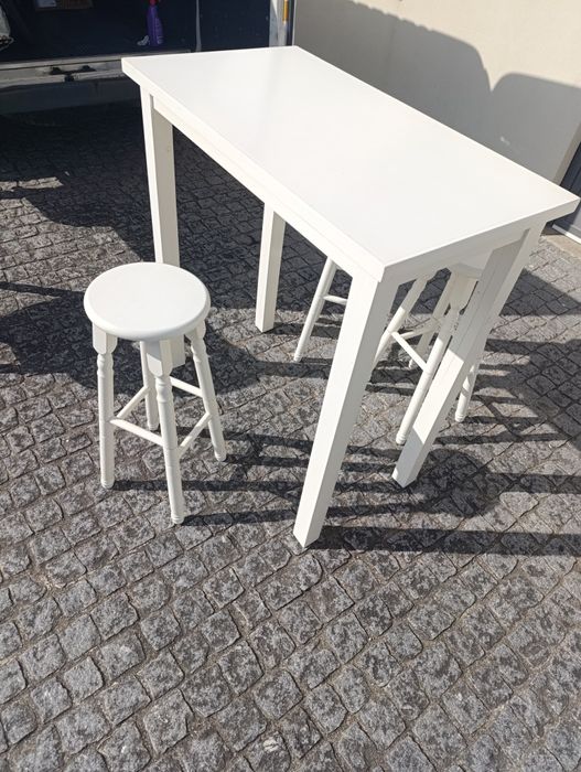 Mesa alta +3 Bancos Altos