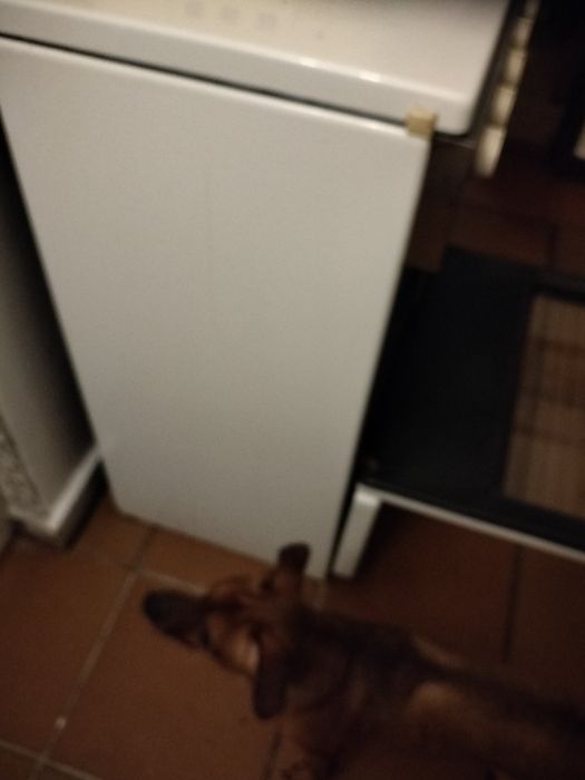 Vendo fogão em segunda só com dois bicos a trabalhar tem marcas de uso