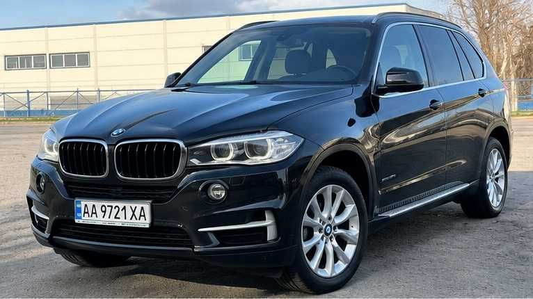 Пропонується до продажу стильний, комфортний та потужний BMW X5 у чорному кольорі.