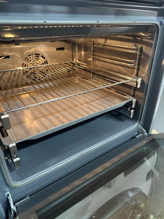 Продам духовку с Германии с Гарантией Бош