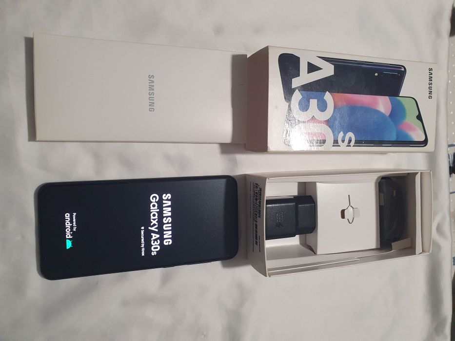 Estou vendendo meu mostruário de eletrônicos da montra da minha loja