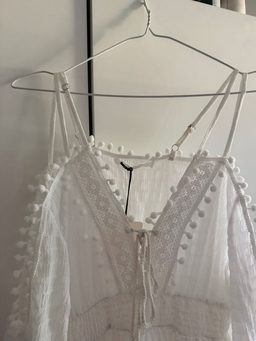 Biała sukienka boho