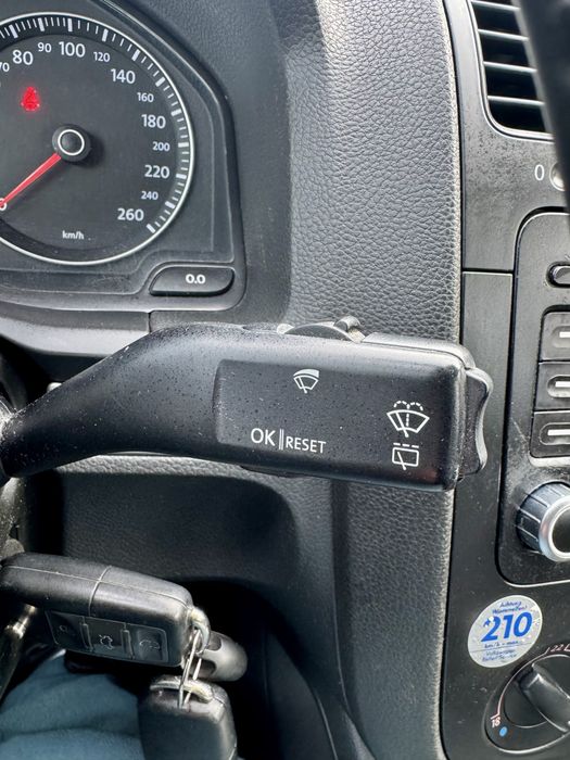 Volkswagen Golf V 2006 1.6MPI бензин