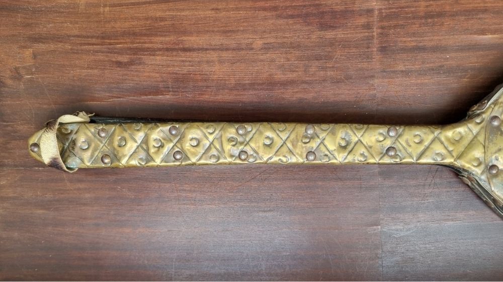 Fole em madeira e latão