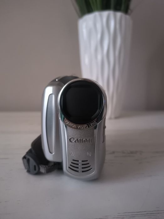 Canon DC210 DVD 35x optical zoom