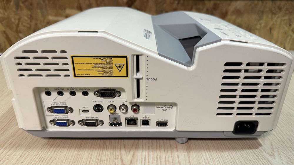 Ультракороткофокусний LED-LASER проєктор CASIO XJ-UT310WN