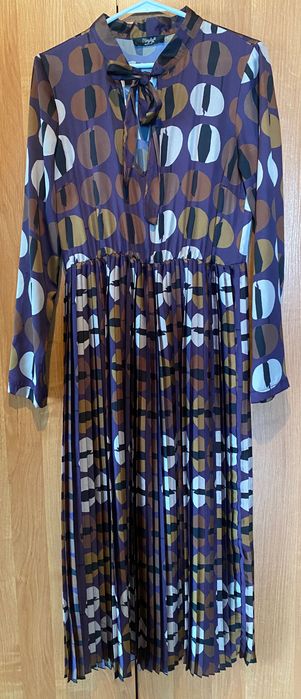 Elegancka midi suknia pastelowa geometryczna kokarda glamour vintage