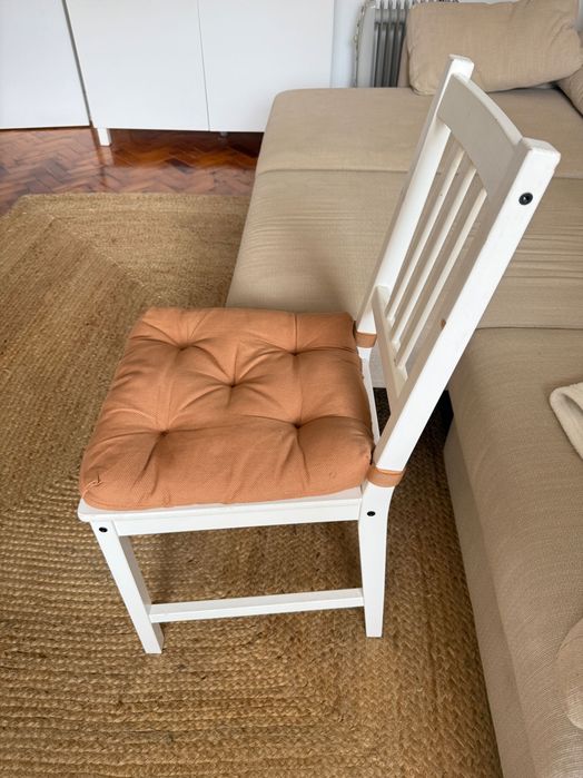 Cadeira (2 disponíveis) STEFAN brancas Ikea + Almofada cadeira Melinda