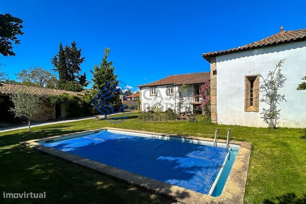 Quinta T4 histórica com piscina e área total de 22.000 m2 em Valpaços,