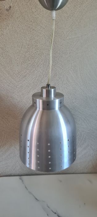 2 zwisające lampy z IKEA, idealne nad stół, barek