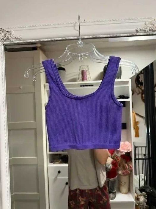 Bluzka fioletowa na szerokich ramiączkach