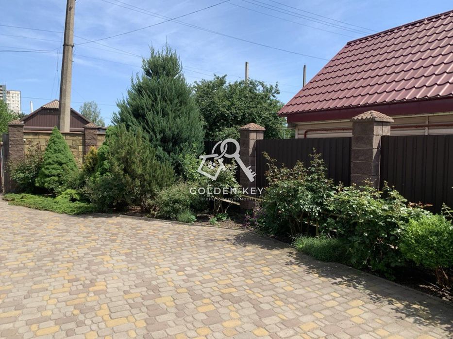 Продаж будинку по вул. В.Бизова ( Якіра )