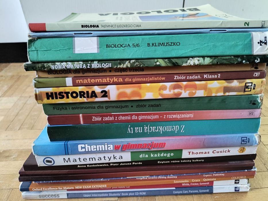 Zestaw 20 podręczników, pomocy naukowych - język angielski, biologia,