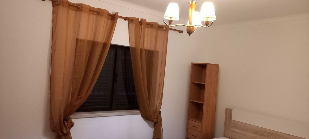 Quarto em Apartamento muito sossegado junto a transportes