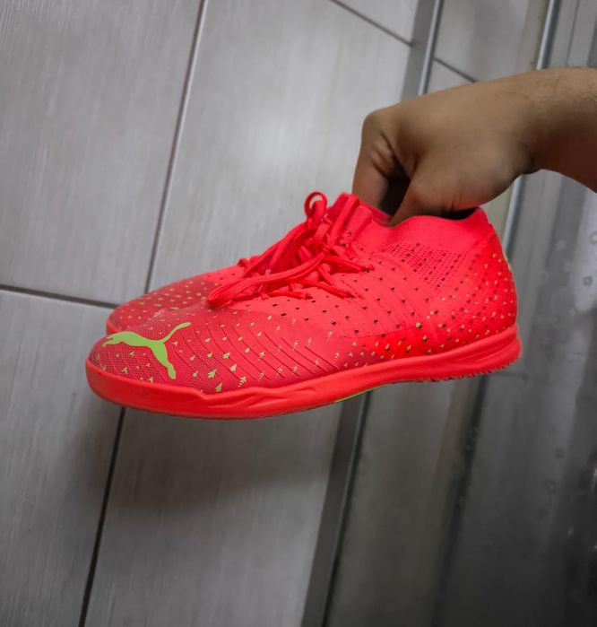 Buty Piłkarskie Halówki PUMA FUTURE Z IT  Rozmiar 36  Neon Coral  Stan BDB