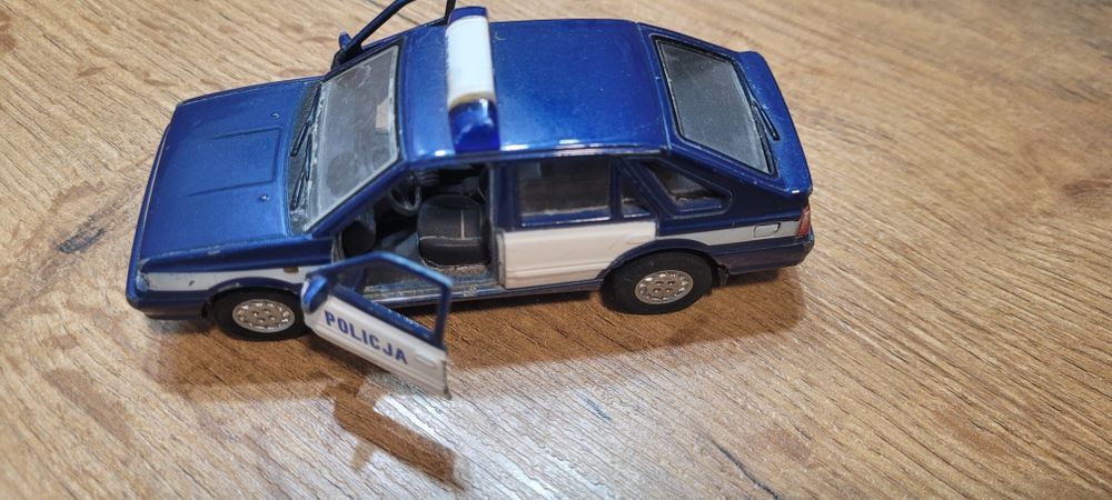 Model samochodu Policja Polonez Caro Plis