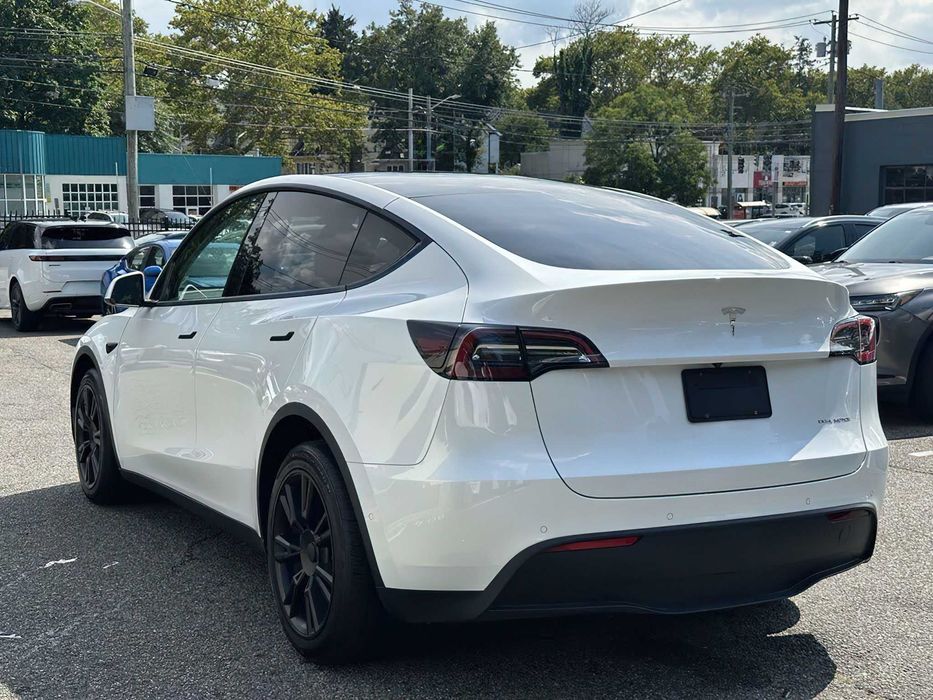 Tesla Model Y Long Range      2021