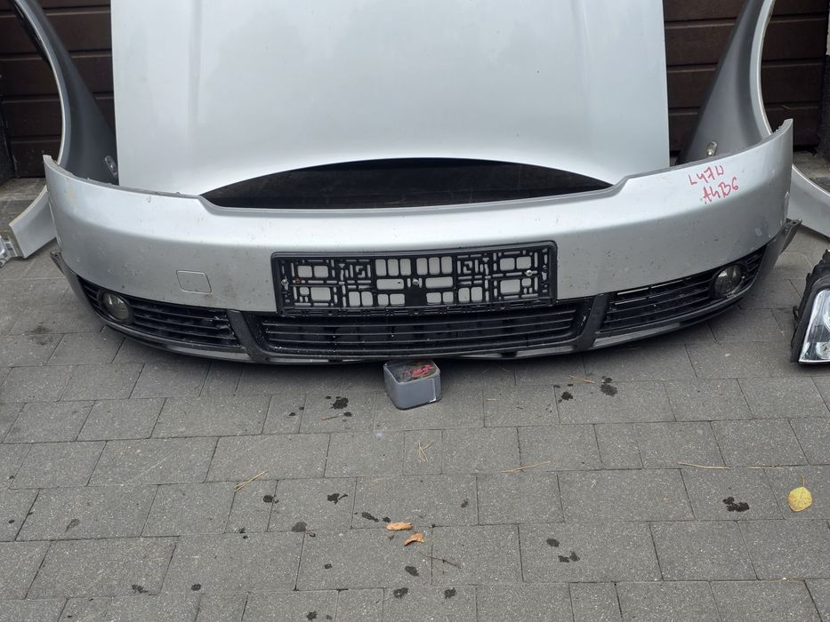 Przód Audi A4 B6 LY7W Europa pas maska  lampy