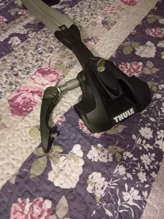 THULE. Barras e suporte de bicicleta.