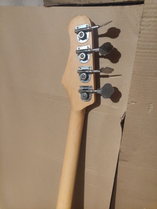 Gitara basowa Stagg