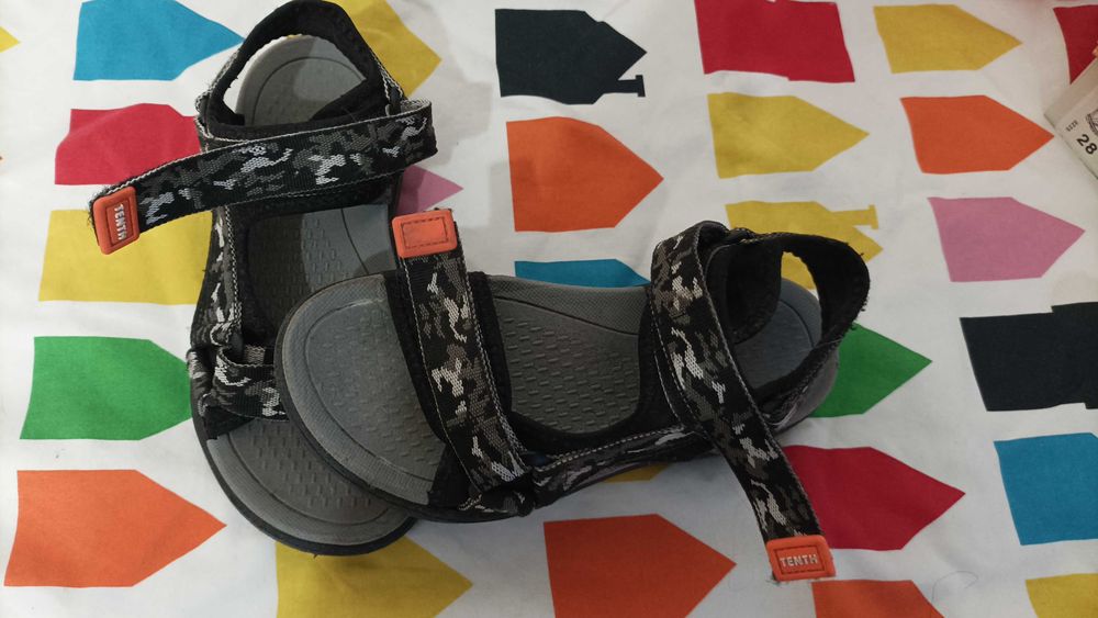 Sandálias rapaz tamanho 30