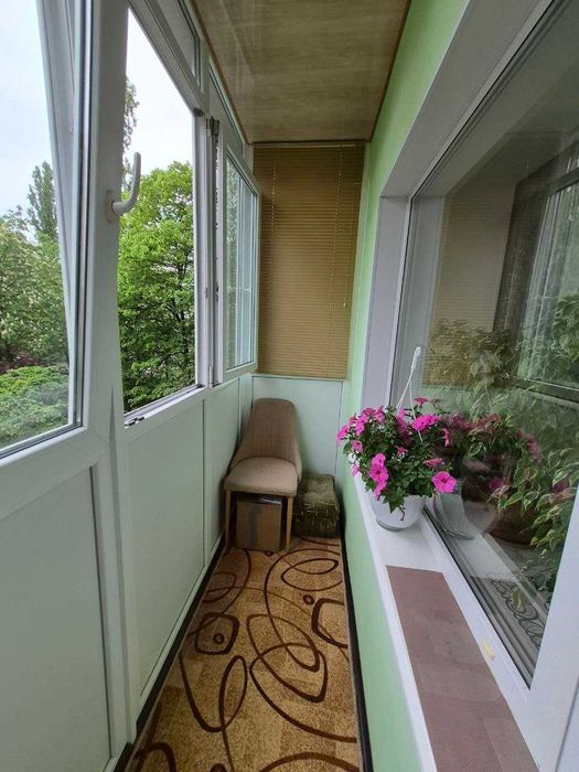 Продам 3 кімн. квартиру з КАПІТАЛЬНИМ РЕМОНТОМ. 2/9 цегл. 60000