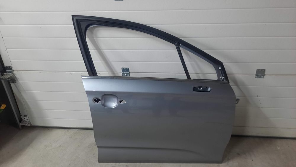 Двері праві передні Citroen C4 B7  kca