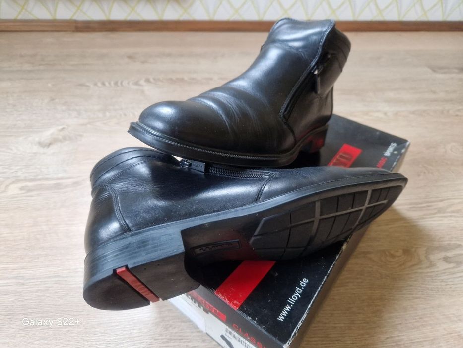 Шкіряні напівчоботи Lloyd з натуральним хутром. 41 р. 7 1/2.