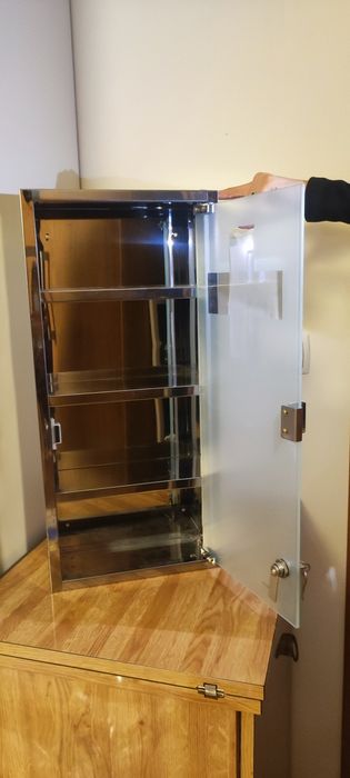 Armário inox para primeiros socorros