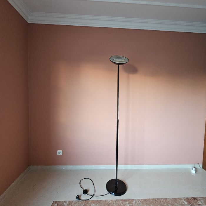 Candeeiro de pé altura regulável