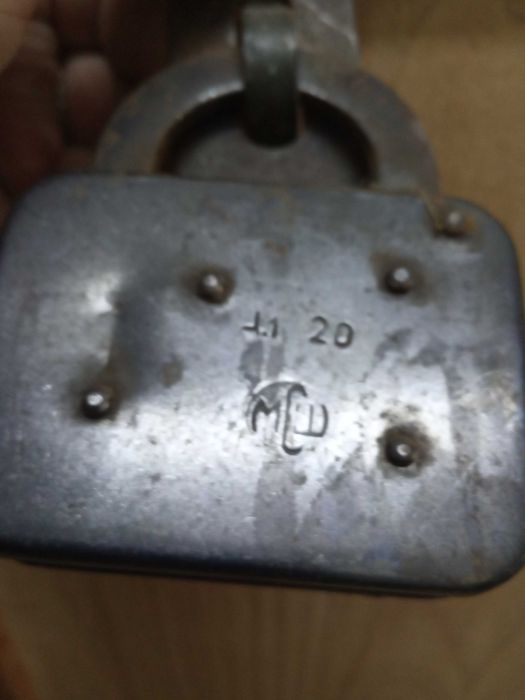 Старинный навесной замок  с петлями  ( клеймо )