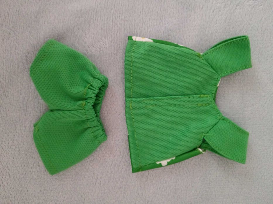 Roupa para bonecas nova