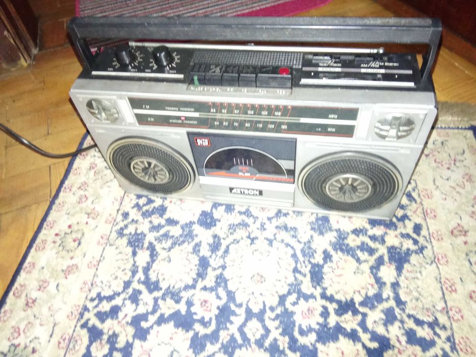 RADIO AZTRON Excelente