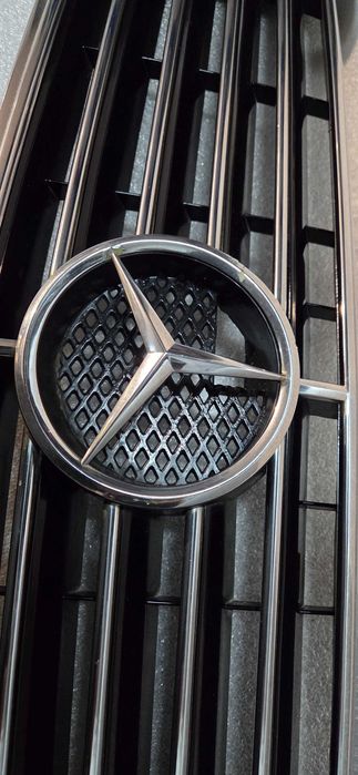 Grill atrapa emblemat Mercedes CLK W208
