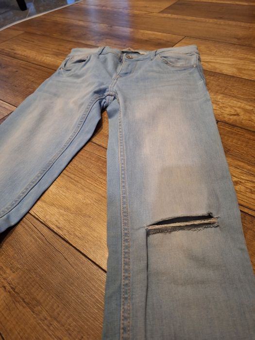 Jasne jeansy Bershka