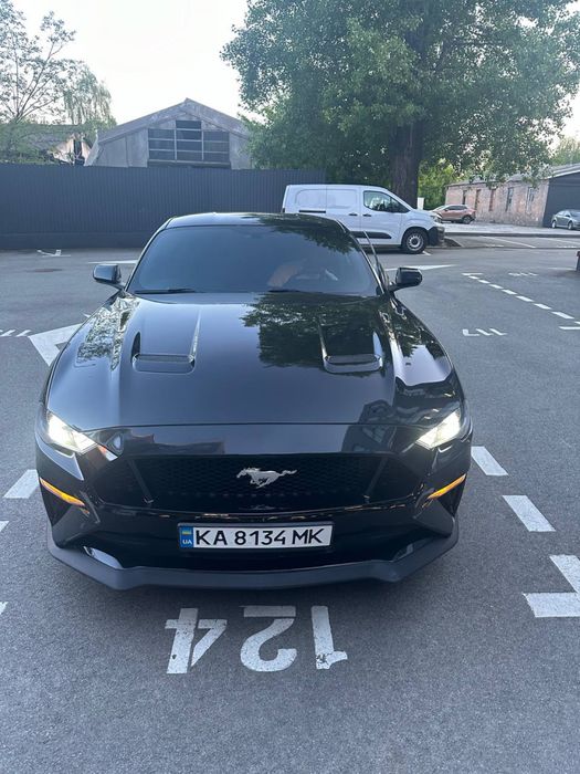 Ford Mustang 2018 року