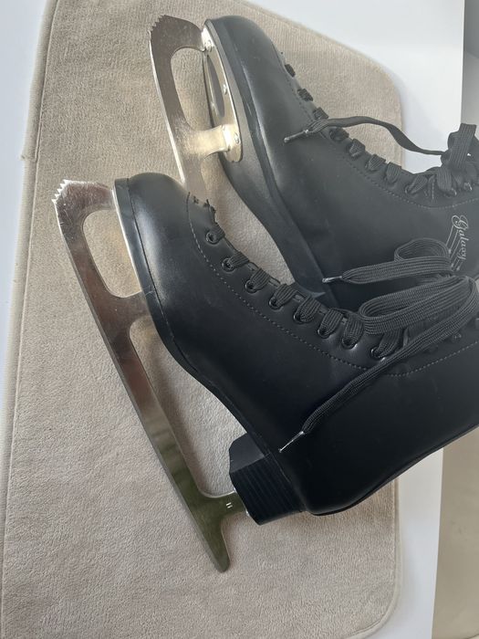 Czarne łyżwy rozmiar 43